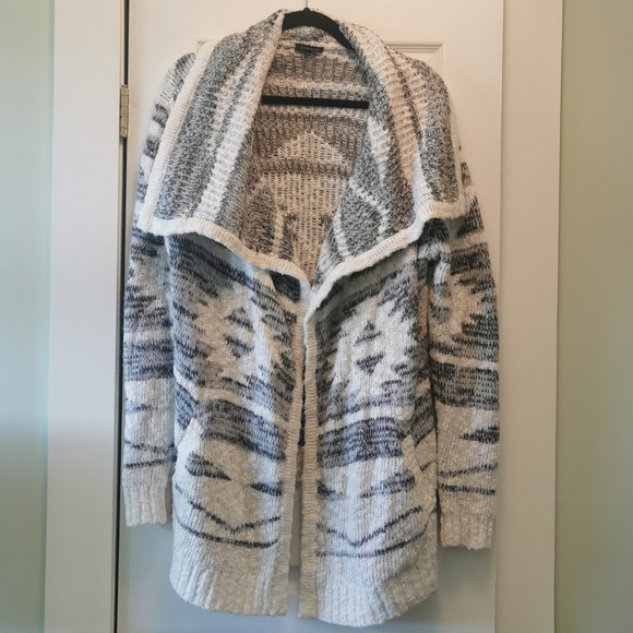 Cardigan - Picture 2 of 4